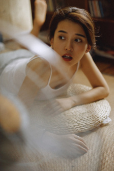 女大学生的沙龙室播放
